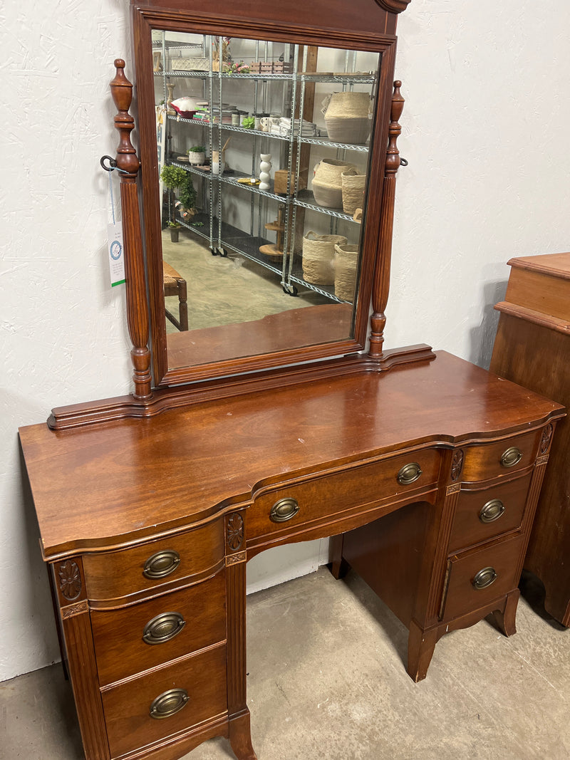 Vanity / Desk w mirror