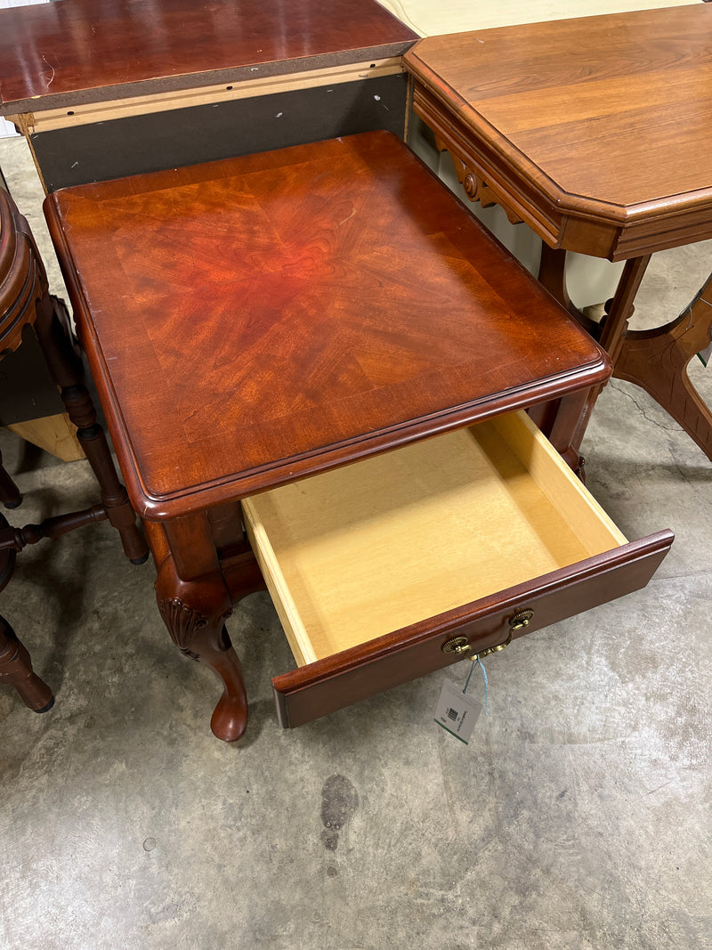 Thomasville End Table Queen Anne