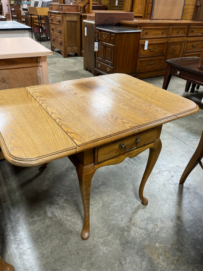 Set of 2 Thomasville Dropleaf End Tables