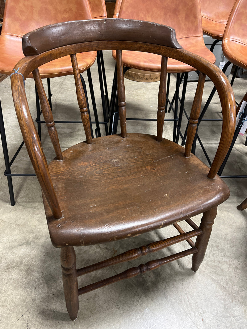 Early American Barrel Back Chair