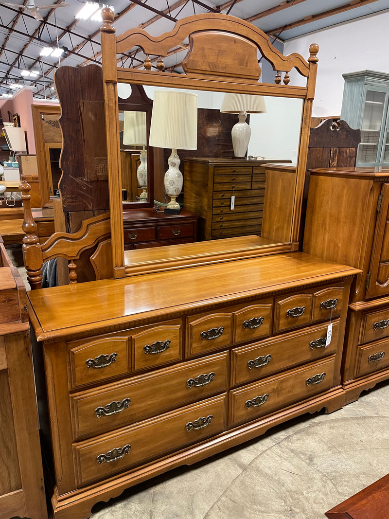 Maple Dresser w Mirror