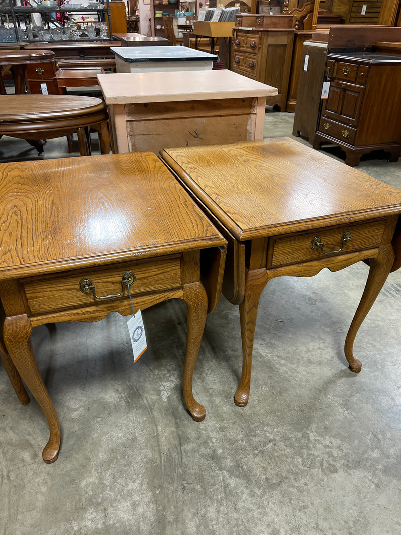 Set of 2 Thomasville Dropleaf End Tables