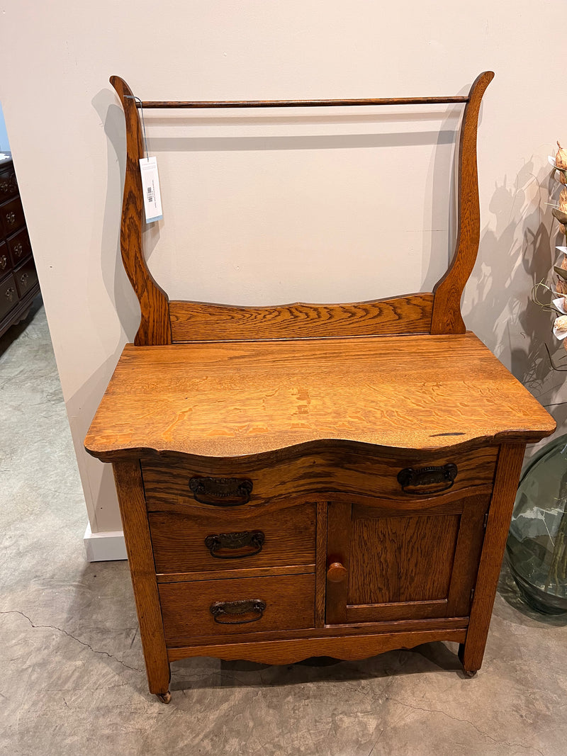 Serpentine Front Wash Stand