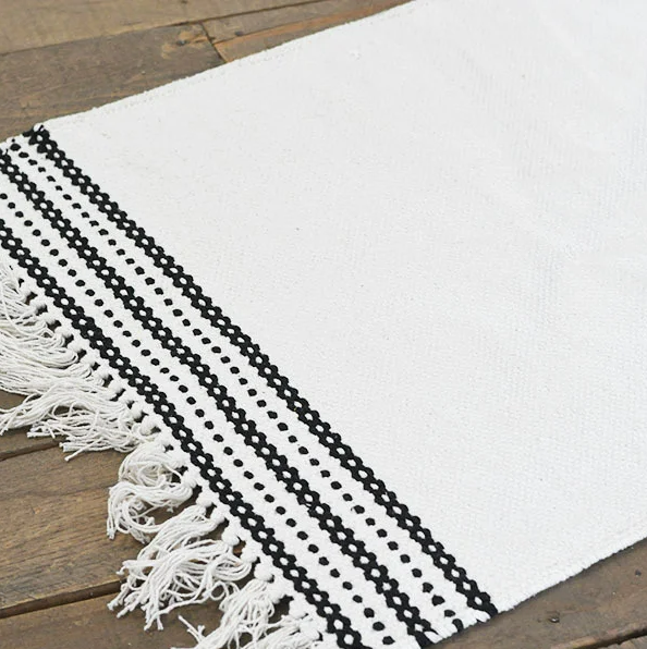 142 - 24 X 36 DOT STRIPE RUG
