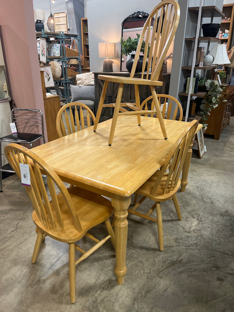Light Wood Table w 5 chairs
