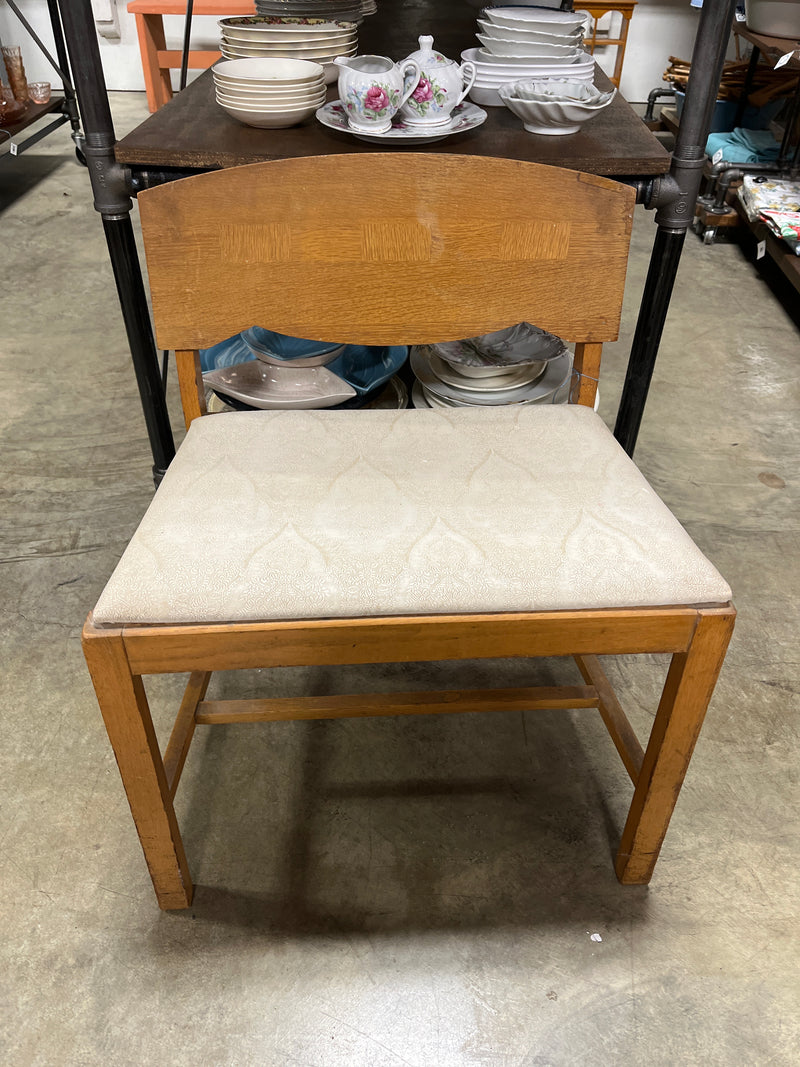 Vanity Stool w Back