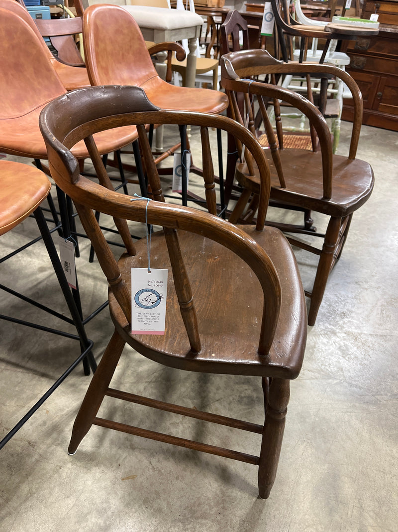 Early American Barrel Back Chair