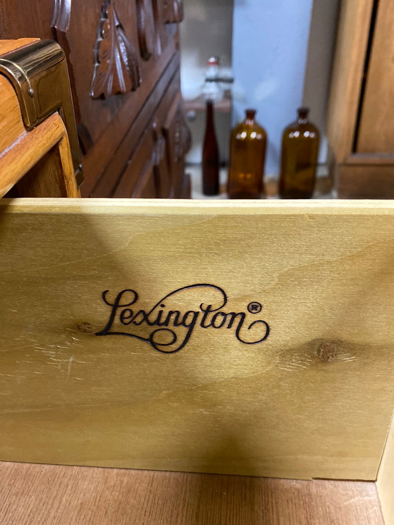 Lexington Dresser w Mirror (one handle missing part)