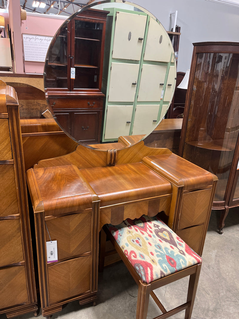 Waterfall Vanity w Round Mirror/Stool