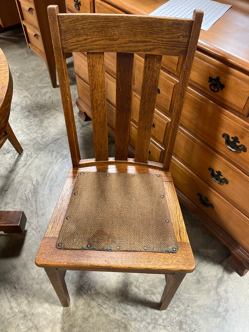 Round OAK Table w 6 Chairs