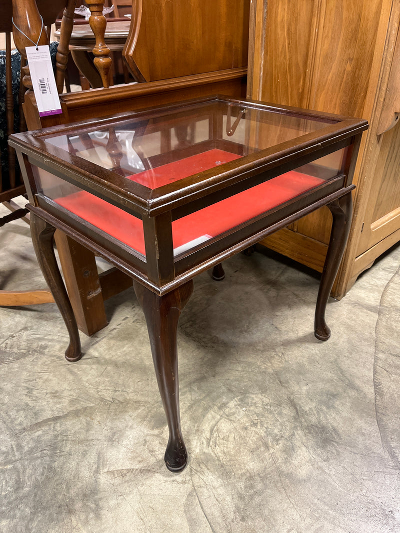 Contemporary Vitrine w Cabriole Legs