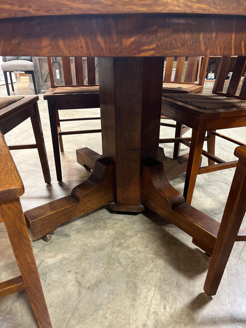 Round OAK Table w 6 Chairs