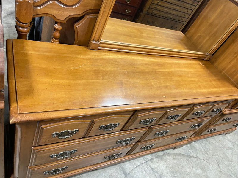 Maple Dresser w Mirror