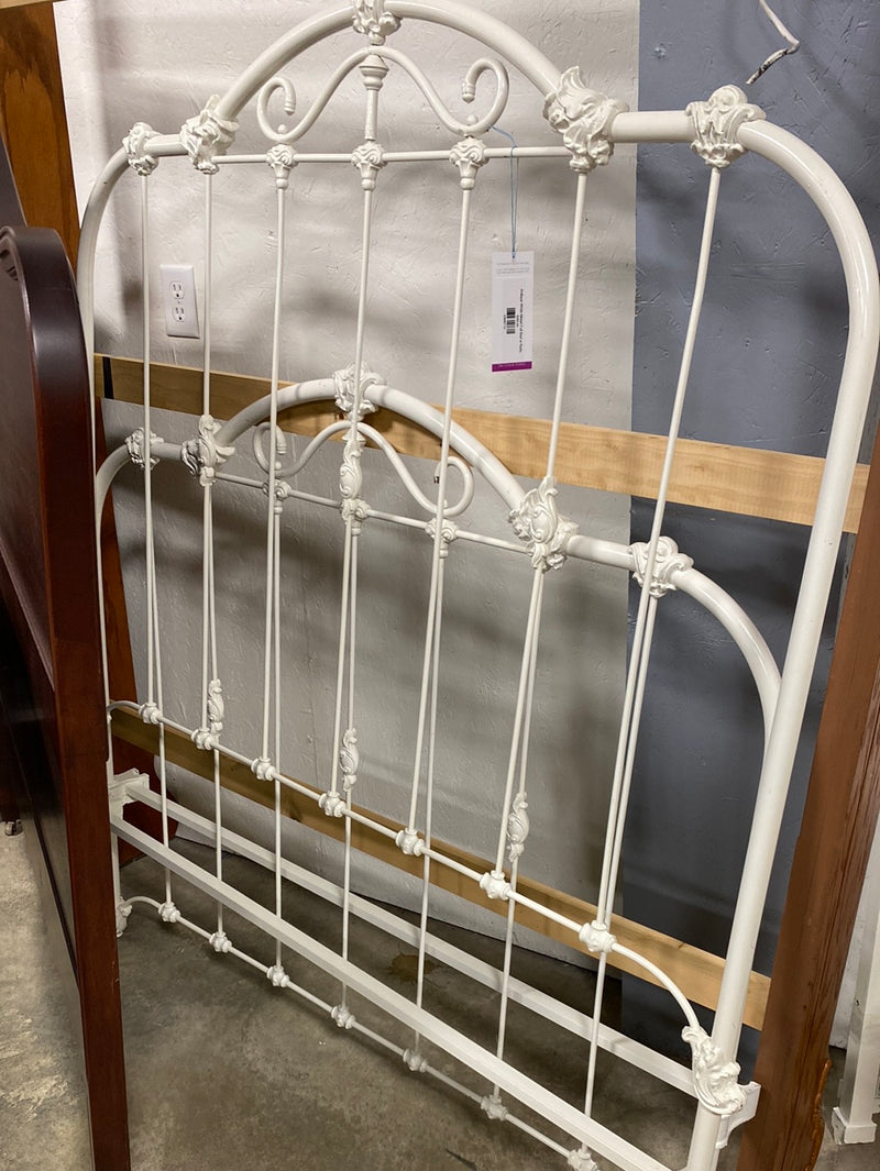 Antique White Metal Full Bed w Rails