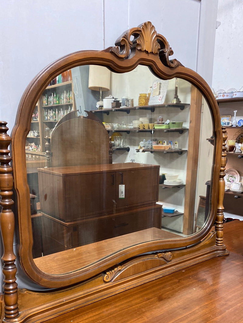 Dresser with Mirror Antique/Ornate