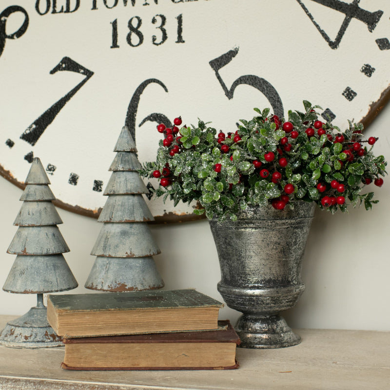Frosted Boxwood & Red Berry Pick