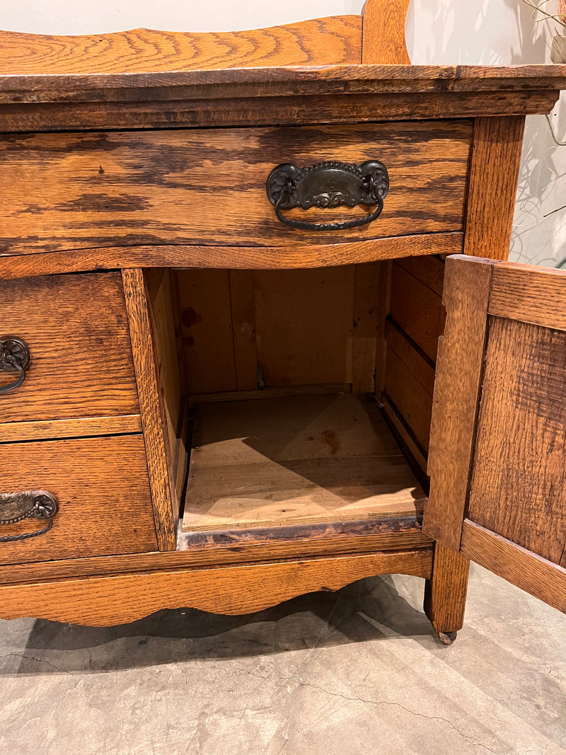 Serpentine Front Wash Stand