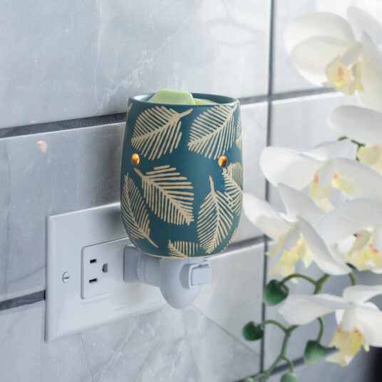 Pluggable Wax Warmer - Pressed Leaf