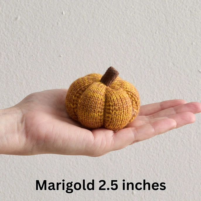 2.5" Cozy Variegated Knit Pumpkin
