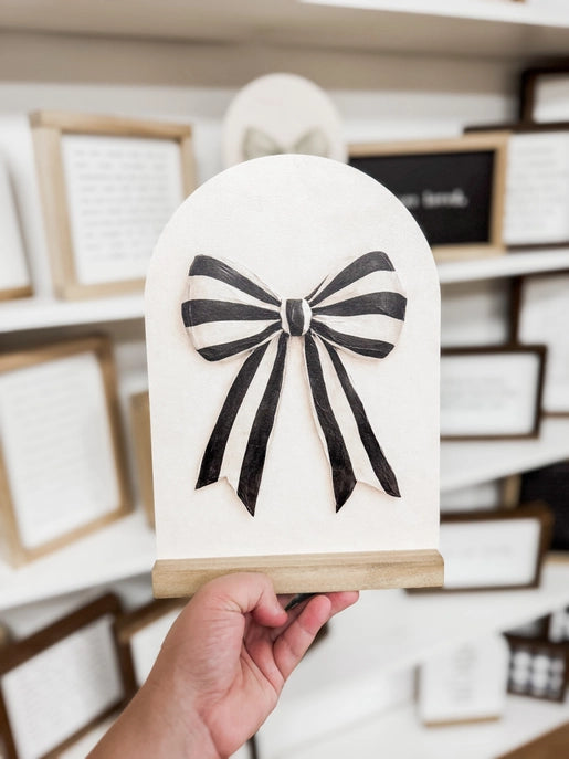 7x10 Black & White Bow Arch w/ Base