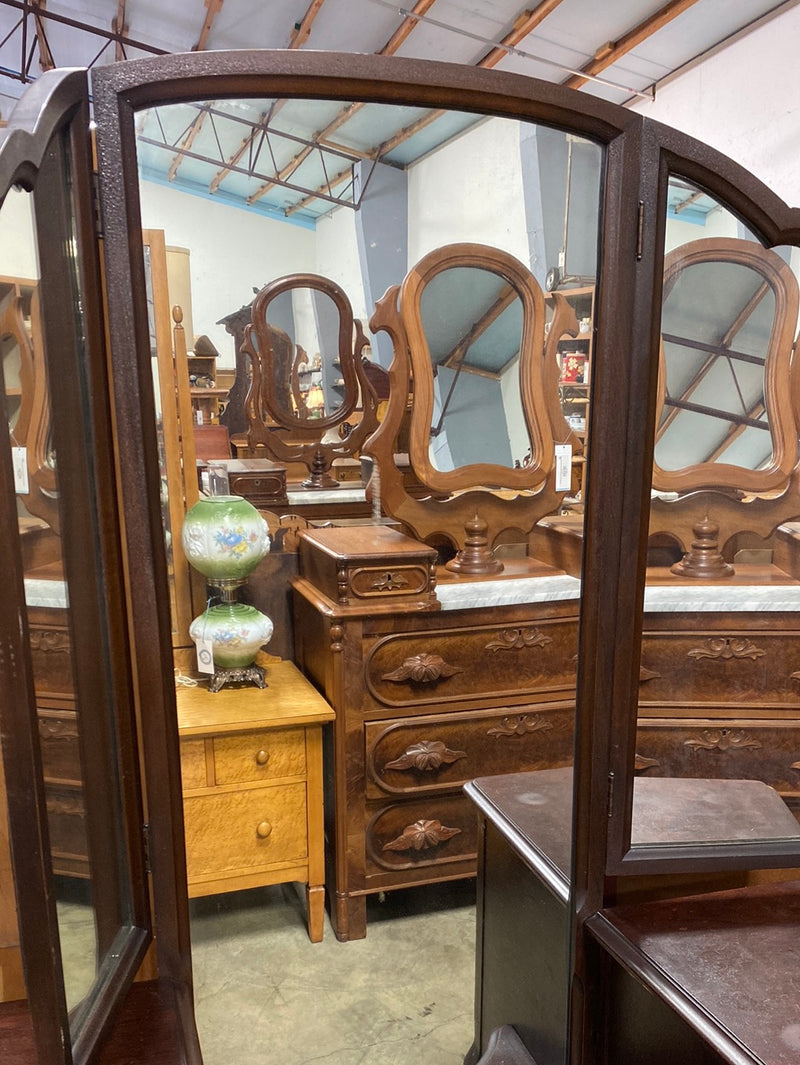 Antique Vanity Trifold Mirror