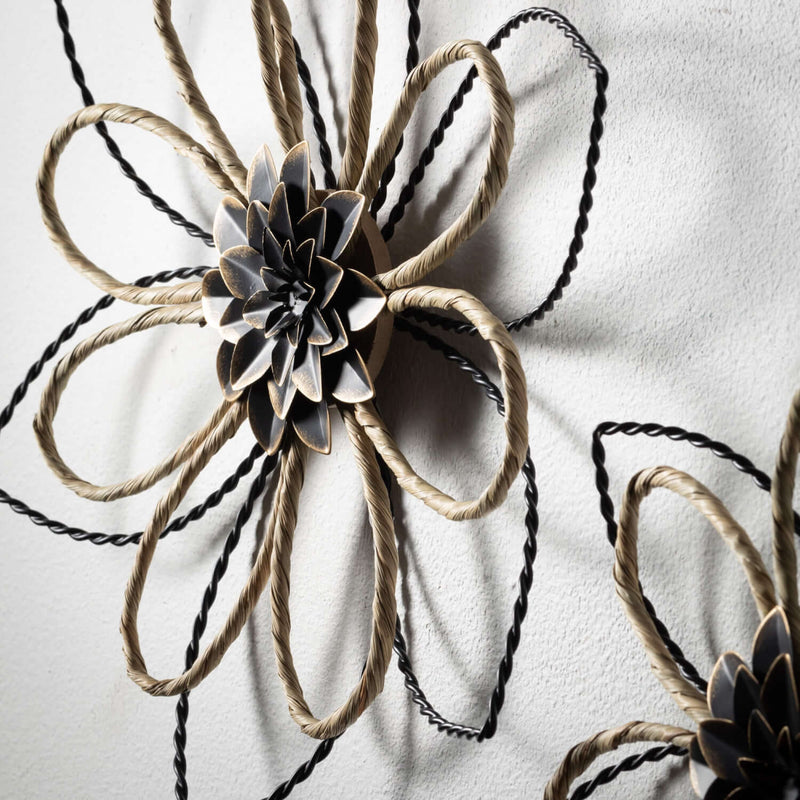 Scultped Wire Wall Flower Art